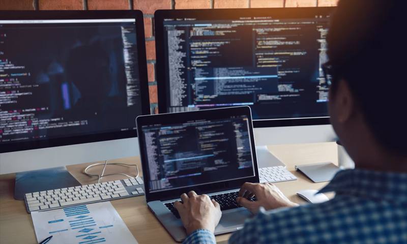 数据科学选型:R与Python如何赋能腾冲县网站建设?